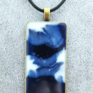 Epoxidharz Anhänger 50x25 mm in den Farben Blau, Schwarz und Weiß  (ohne Halsband)