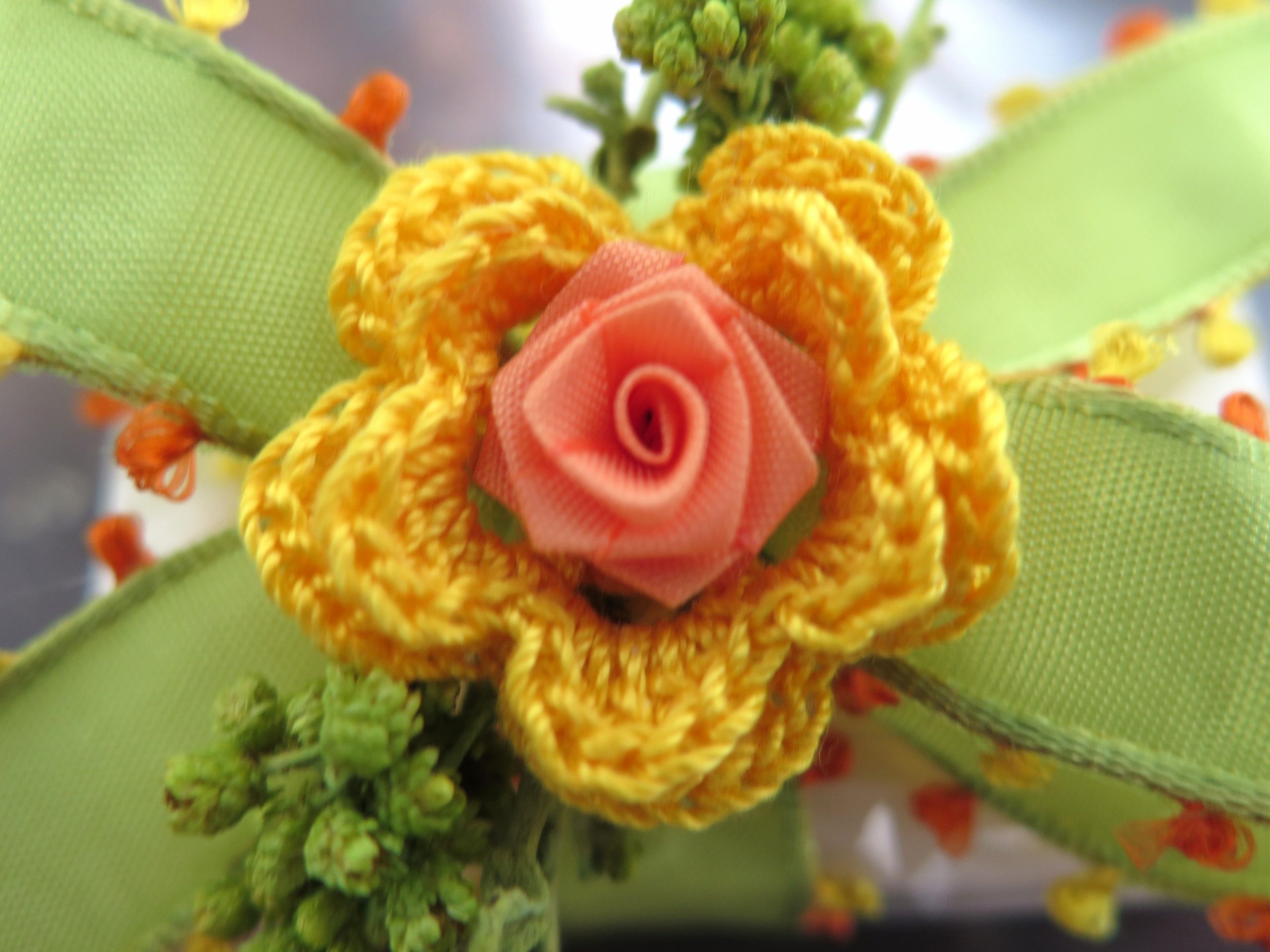 Schafmilchseife eckig, Classic 100 gr. Dekoration mit selbst gehäkelter Rose – Bild 2